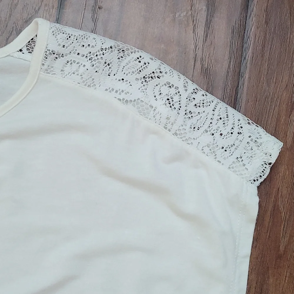 LACE DETAIL TOP - Picture 2 of 4